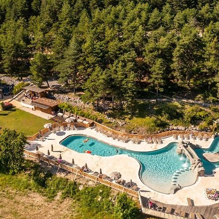 Camping Rcn Les Collines De Castellane Bagian luar foto
