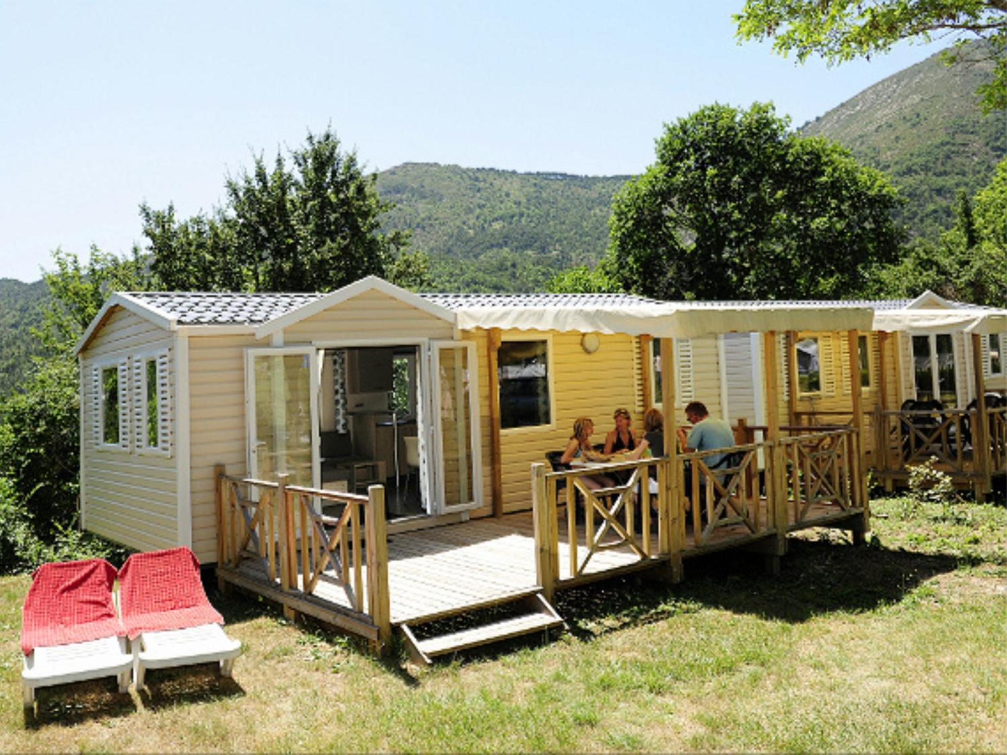 Camping Rcn Les Collines De Castellane Ruang foto