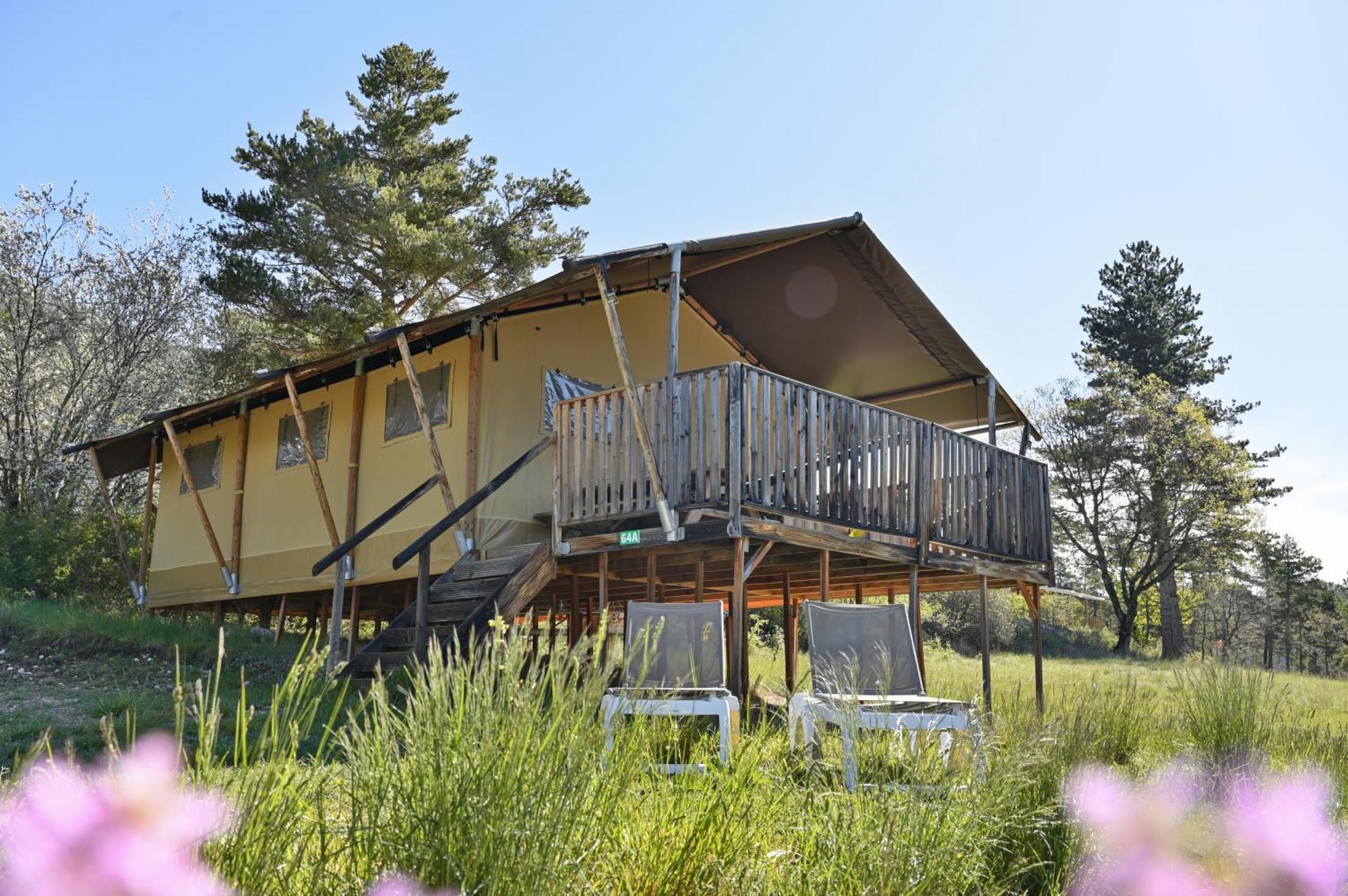 Camping Rcn Les Collines De Castellane Ruang foto