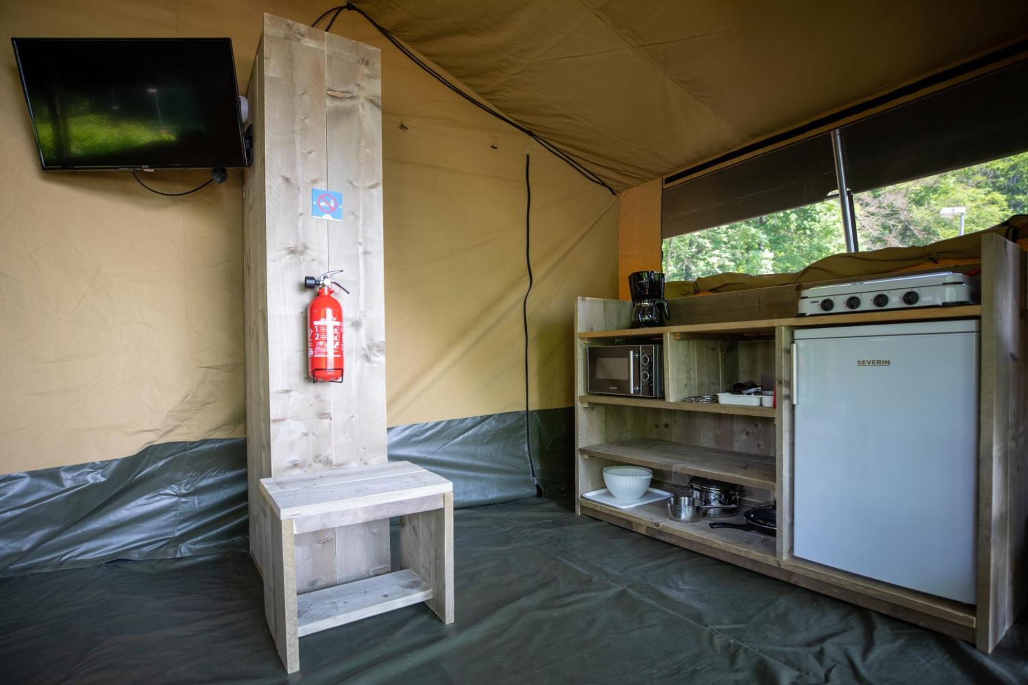 Camping Rcn Les Collines De Castellane Ruang foto