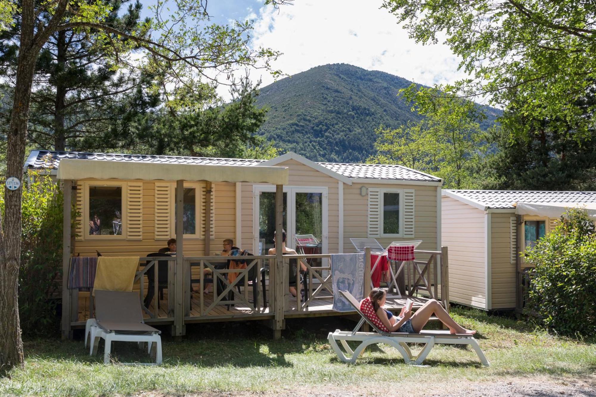 Camping Rcn Les Collines De Castellane Ruang foto